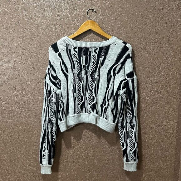 Forever 21 Small Black White Long Sleeve Sweater - Picture 2 of 9